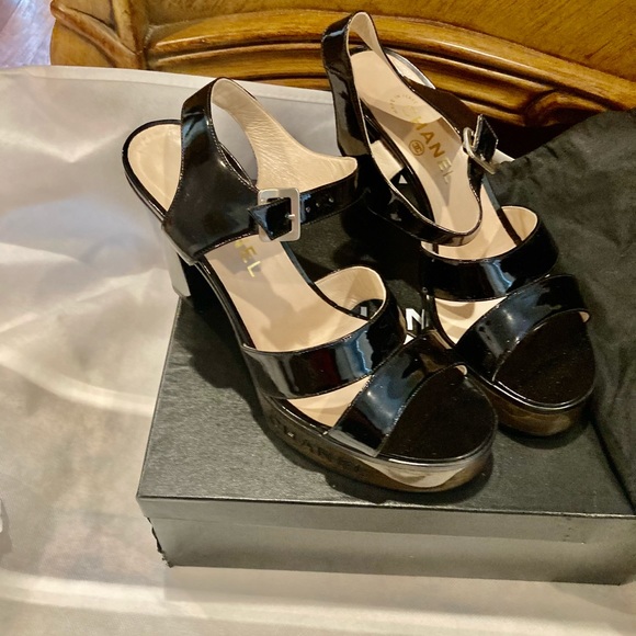 Chanel Vintage Patent and Lucite Platform Sandals - Picture 3 of 12